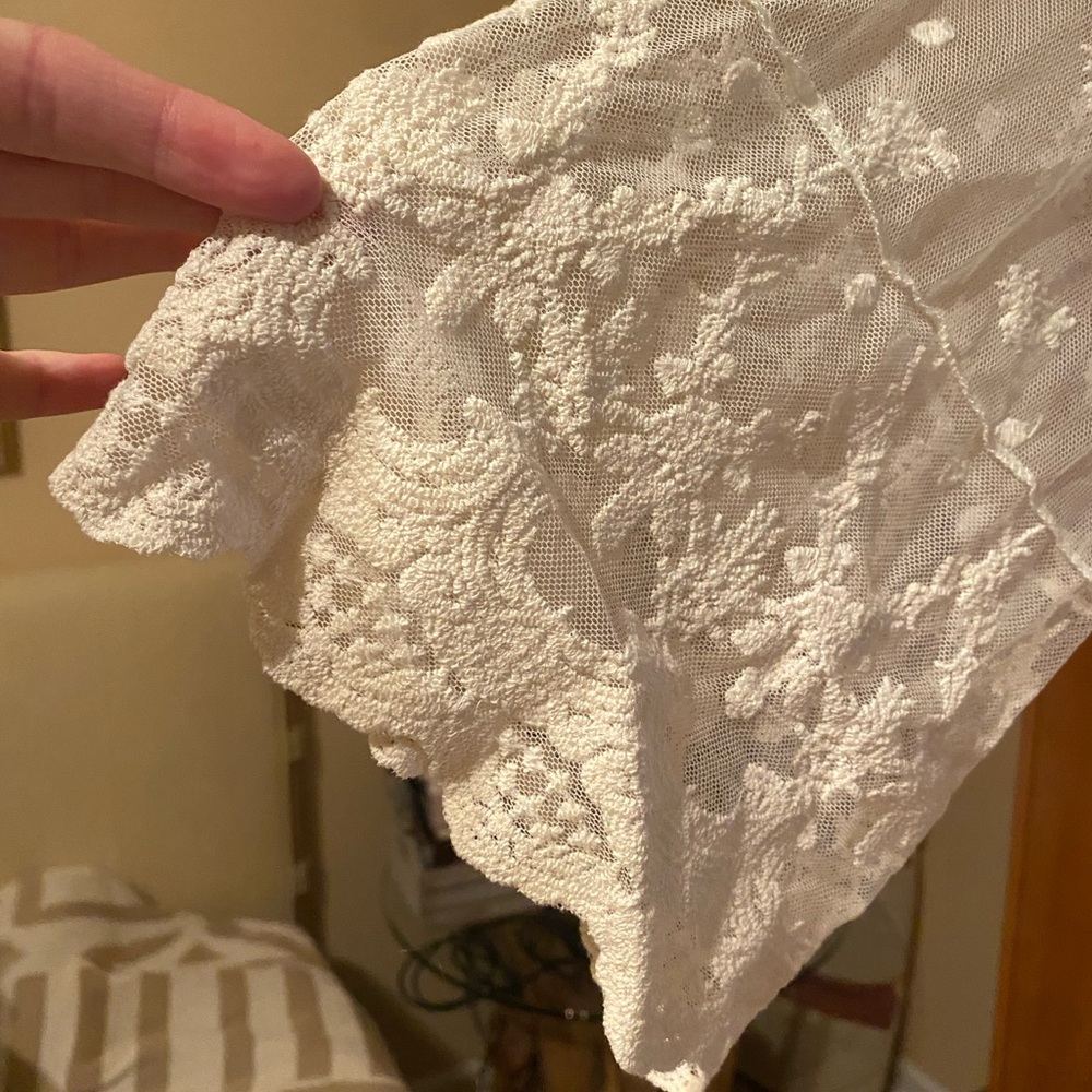 Elegant sheer beige lace robe with lace panties and satin sleeping gown. - Picture 4 of 14